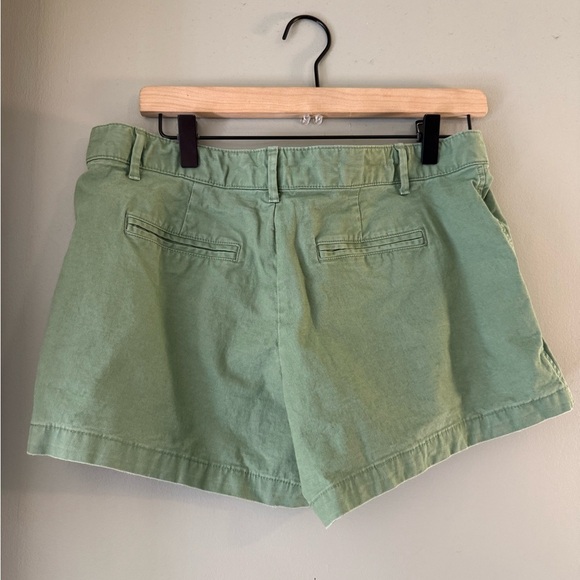GAP Green Bermuda Shorts Soft Fabric - Picture 2 of 8